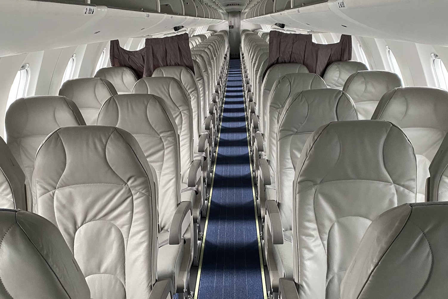 CRJ1000 100-Seat